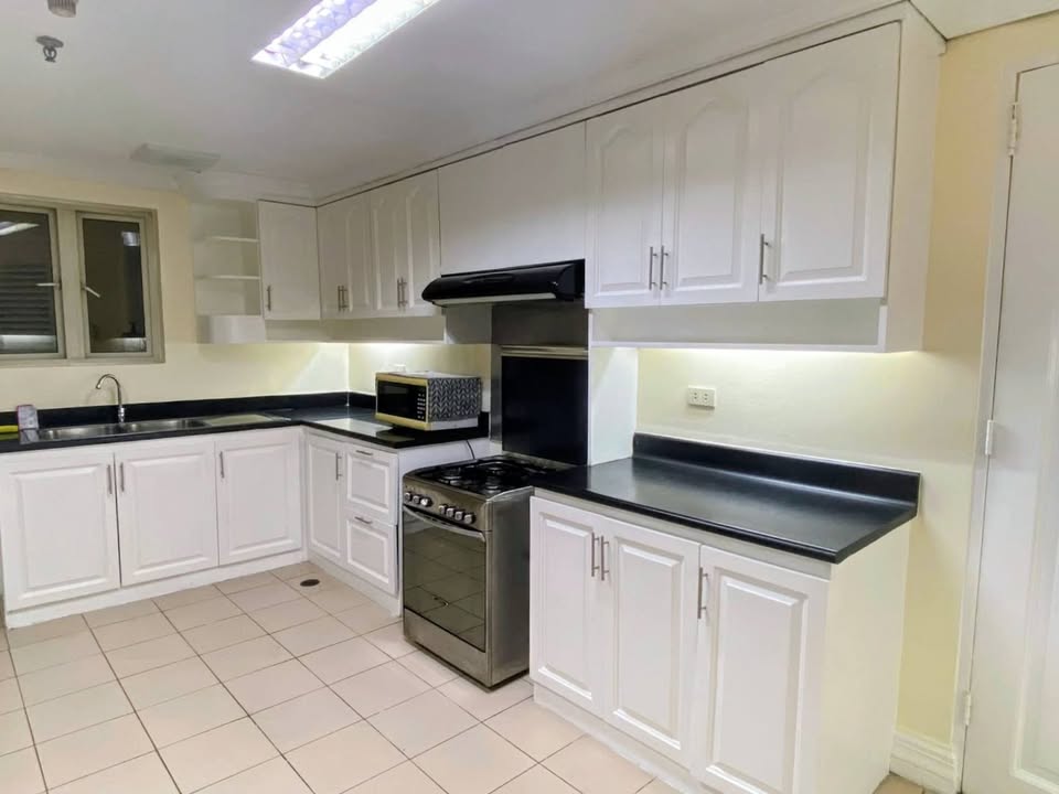 4 Bedroom in Salcedo Park Tower 1 Salcedo Village Makati Condo for Rent Property ID: RT062 — photo 2