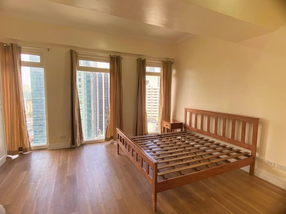 4 Bedroom in Salcedo Park Tower 1 Salcedo Village Makati Condo for Rent Property ID: RT062 — photo 3
