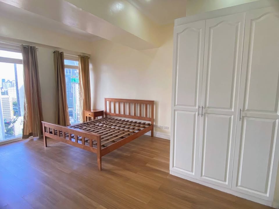 4 Bedroom in Salcedo Park Tower 1 Salcedo Village Makati Condo for Rent Property ID: RT062 — photo 8