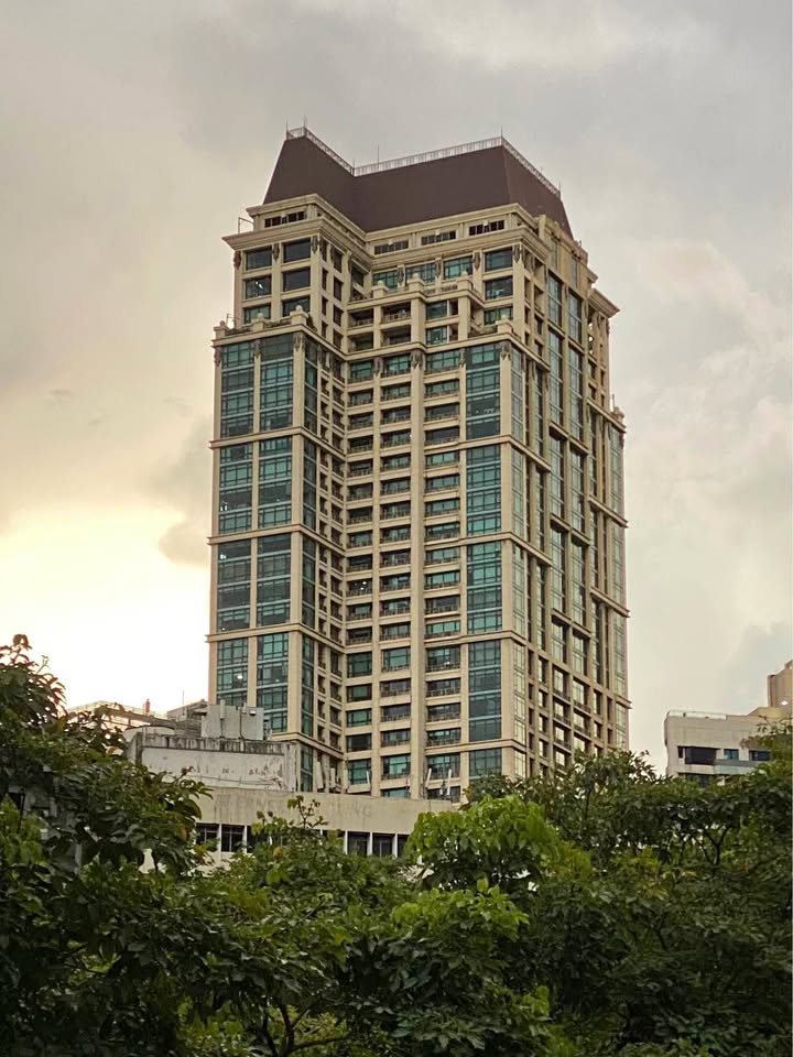 2 Bedroom in The Shang Grand Tower Legazpi Village Makati Condo for Sale Property ID: RT065