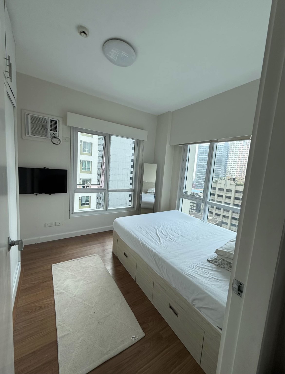 2 Bedroom in The Grand Midori Legazpi Village Makati Condo for Rent Property ID: RT066 — photo 3