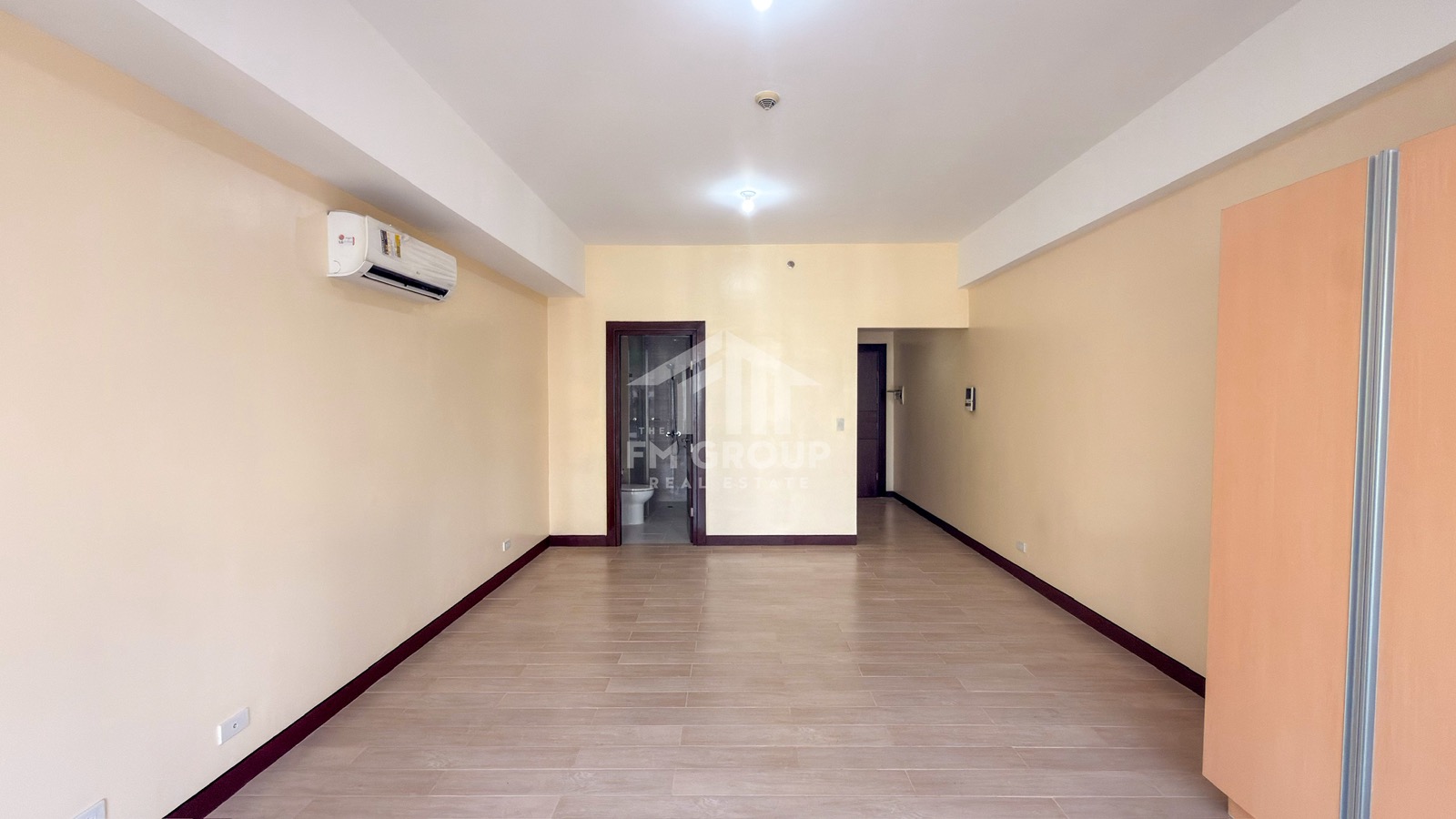 Executive Studio for Sale in Two Central Salcedo Makati, Property ID: FM060 — photo 4