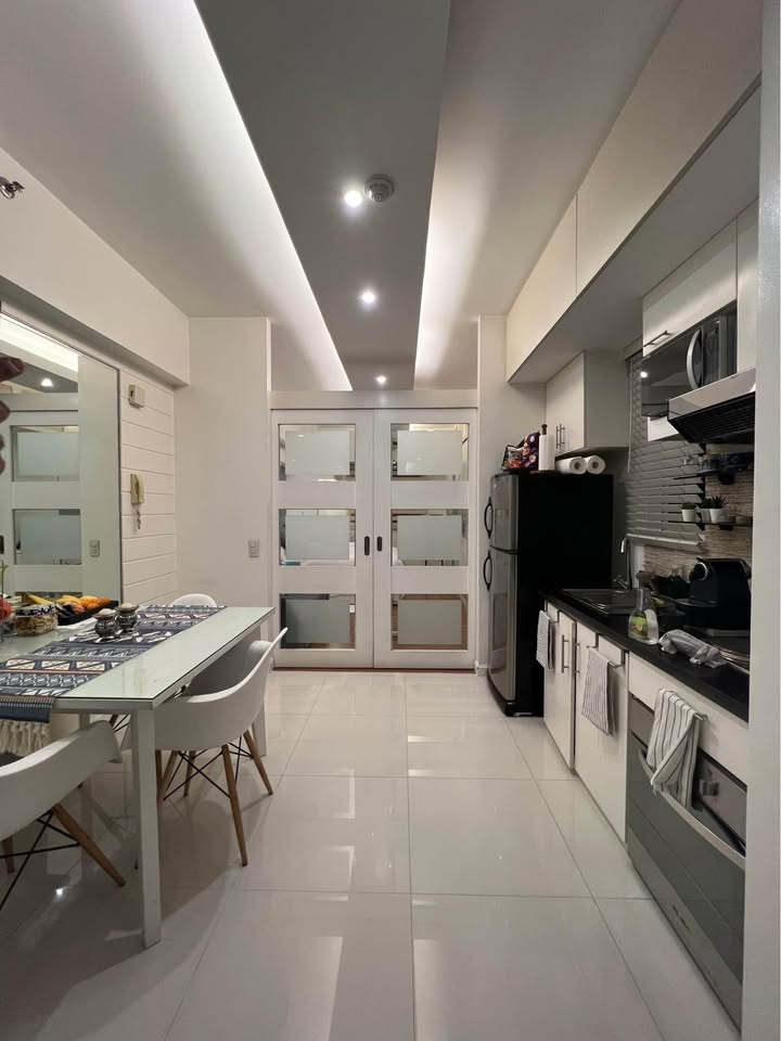 1 Bedoom in The Columns Legaspi Village Makati Condo for Rent Property ID: RT071