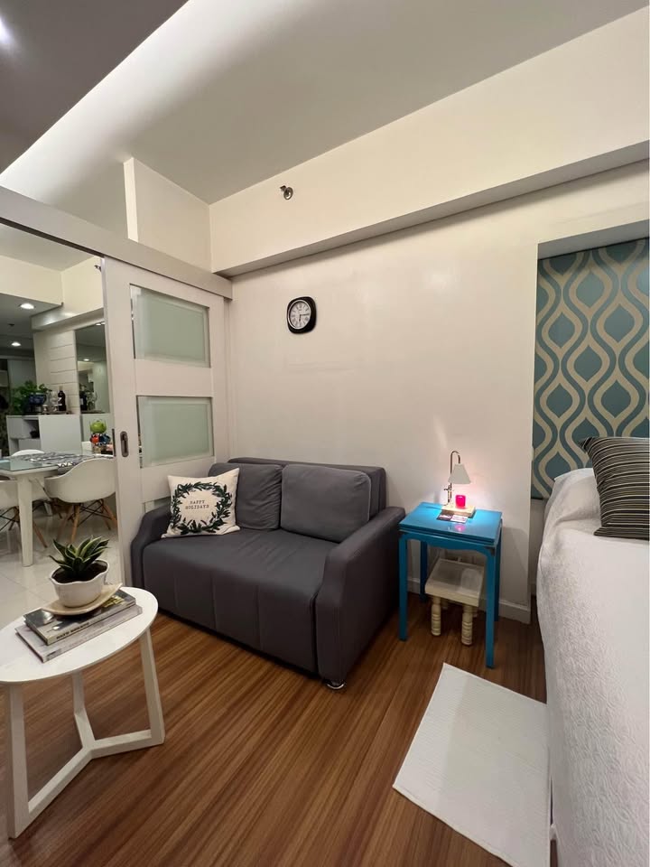 1 Bedoom in The Columns Legaspi Village Makati Condo for Rent Property ID: RT071 — photo 5