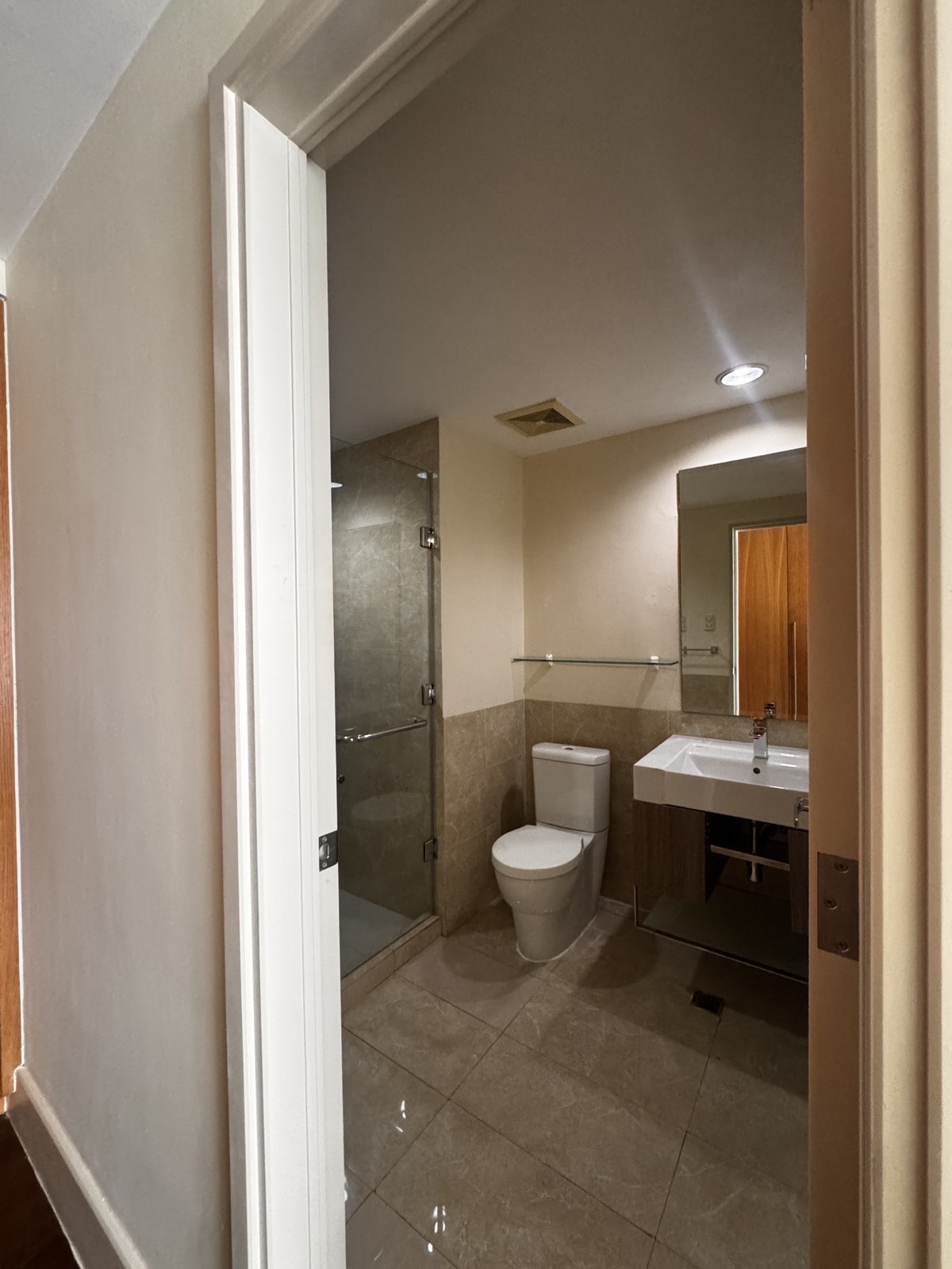 2 Bedroom for Rent in Edades Tower, Rockwell Makati. Property ID: FM064 — photo 6