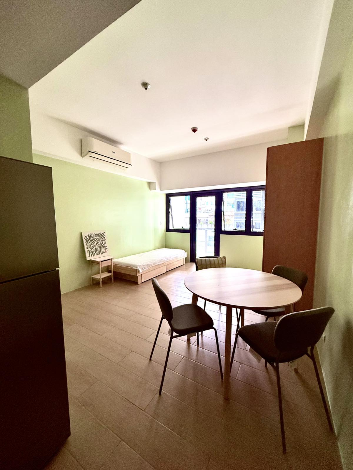 Studio for Rent in Salcedo Skysuites, HV Dela Costa Salcedo Makati. Property ID: FM065 — photo 1