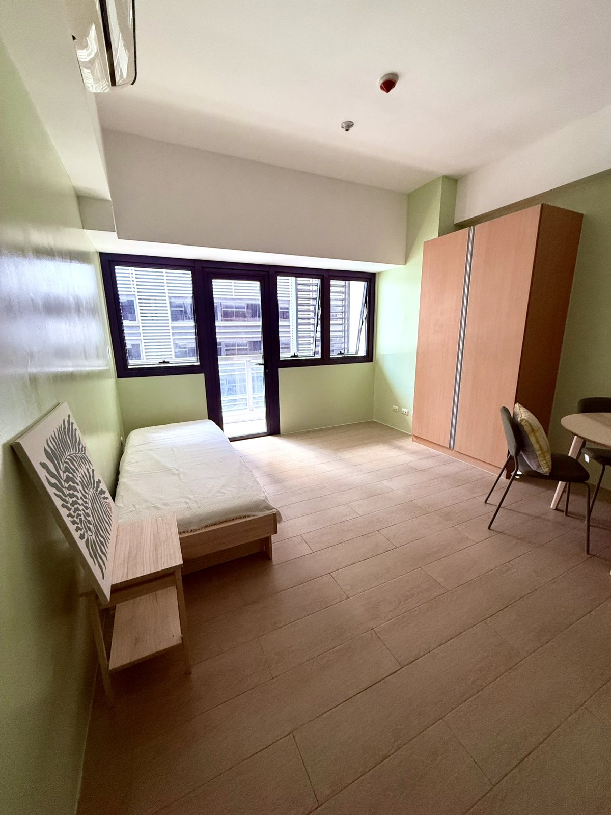 Studio for Rent in Salcedo Skysuites, HV Dela Costa Salcedo Makati. Property ID: FM065 — photo 2