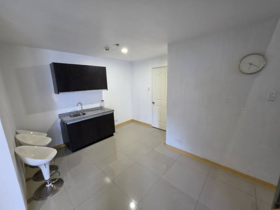 1 Bedroom Loft Type Unit in Melbourne Residences Makati City Condo for Sale Property ID: RT083 — photo 5