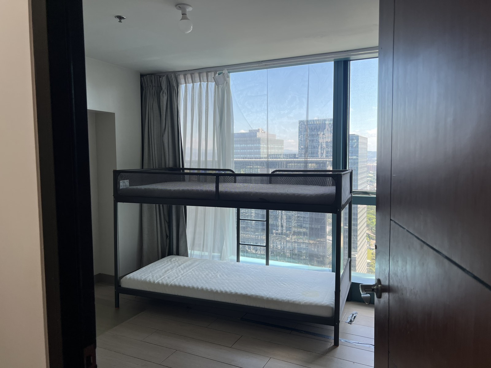 2 Bedroom in One Uptown Residences BGC Taguig City Condo for Rent Property ID: FM066 — photo 4